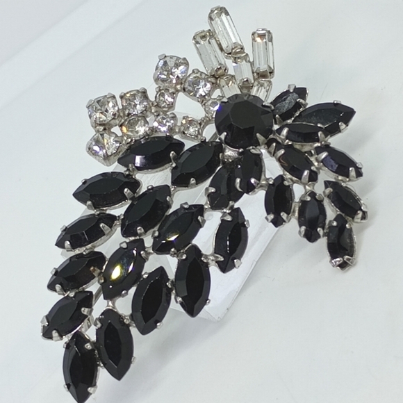 * Vintage Black And Clear Rhinestones Pin Brooch - Picture 1 of 6